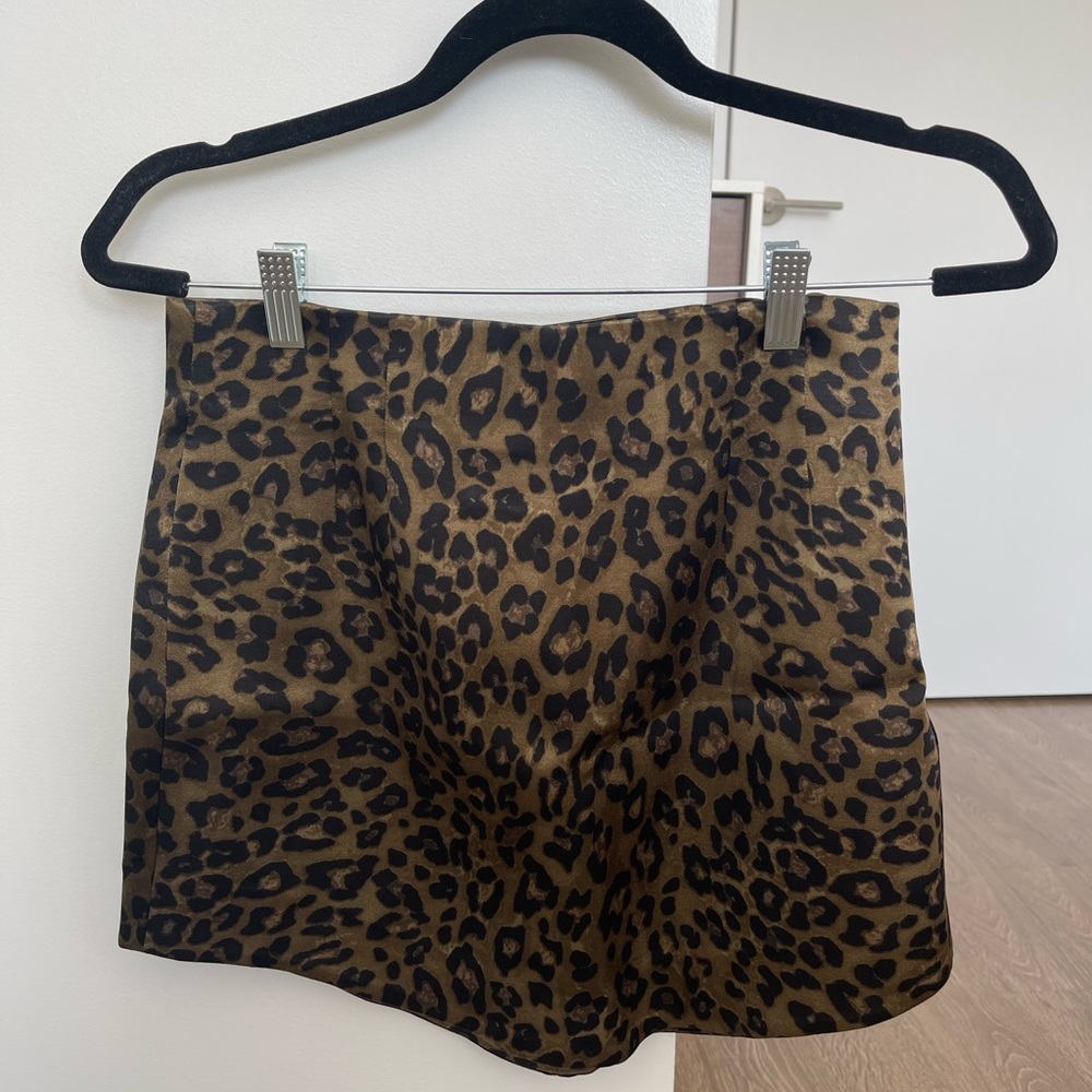 NWT Zara satin effect printed skirt